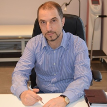 Powiększ obraz: Paweł Fuchs, lekarz wykonujący zabiegi medycyny estetycznej Łódź