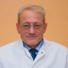 Powiększ obraz: Maciej Rewakowicz, chirurg Bydgoszcz