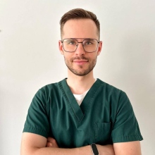 Powiększ obraz: Mikołaj Winiarczyk, stomatolog Warszawa