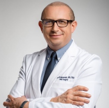 Powiększ obraz: Łukasz Krakowczyk, chirurg onkologiczny Gliwice