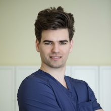 Powiększ obraz: Krzysztof Czosnyka, lekarz wykonujący zabiegi medycyny estetycznej Bydgoszcz