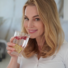 Powiększ obraz: Monika Bujanowska, lekarz wykonujący zabiegi medycyny estetycznej Warszawa