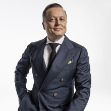 Powiększ obraz: Mariusz Borkowski, lekarz wykonujący zabiegi medycyny estetycznej Warszawa