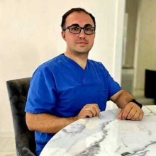 Powiększ obraz: Krzysztof Rojek, lekarz wykonujący zabiegi medycyny estetycznej Wrocław