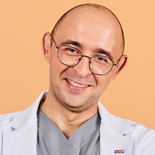 Powiększ obraz: Maciej Sroczyński, chirurg Wrocław