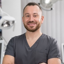 Powiększ obraz: Jakub Jasiński, chirurg stomatologiczny Zakopane