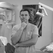 Powiększ obraz: Artur Sprusiński, stomatolog Skórcz