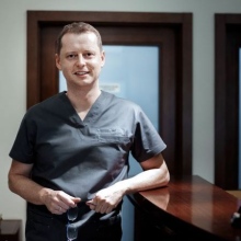 Powiększ obraz: Krzysztof Hes, stomatolog Niepołomice