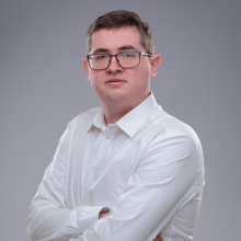 Powiększ obraz: Piotr Kuligowski, chirurg stomatologiczny Szczecin