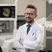 Powiększ obraz: István Tánczos, stomatolog Góra Kalwaria