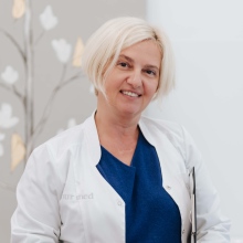 Powiększ obraz: Alicja Szewczyk-Żołędowska, lekarz wykonujący zabiegi medycyny estetycznej Warszawa