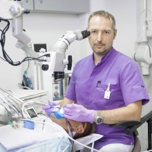 Powiększ obraz: Krzysztof Gończowski, stomatolog Kraków