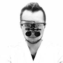 Powiększ obraz: Michał Kozłowski, stomatolog Oleśnica