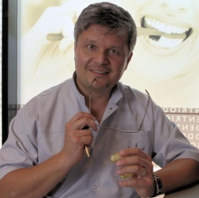 Powiększ obraz: Jerzy Perendyk, stomatolog Warszawa