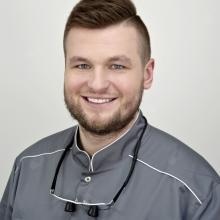 Powiększ obraz: Adam Zyśk, stomatolog Ostrołęka