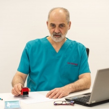 Powiększ obraz: Ahmad Thabit Sinjab, chirurg onkologiczny Wieliszew