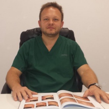 Powiększ obraz: Piotr Rataj, chirurg Wrocław