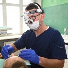 Powiększ obraz: Jacek Ćwirko, chirurg stomatologiczny Wrocław