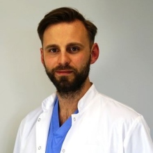 Powiększ obraz: Bartłomiej Jędrzejczak, chirurg Zgierz