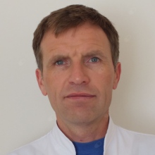 Powiększ obraz: Tomasz Krzeszowiec, neurochirurg Opole