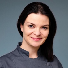 Powiększ obraz: Justyna Nawrocka - Dworniak, stomatolog Warszawa