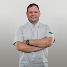 Powiększ obraz: Grzegorz Barszczewski, chirurg szczękowo-twarzowy Warszawa