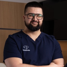 Powiększ obraz: Jakub Kopaczyński, lekarz wykonujący zabiegi medycyny estetycznej Poznań