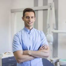 Powiększ obraz: Paweł Trumpus, stomatolog Poddębice