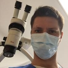 Powiększ obraz: Adam Wróbel, stomatolog Kielce