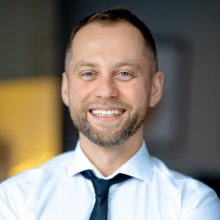 Powiększ obraz: Michał Sawicki, chirurg dziecięcy Poznań