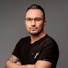 Powiększ obraz: Wiktor Wardęga, chirurg Pleszew