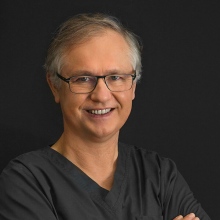 Powiększ obraz: Piotr Papiór, stomatolog Wrocław