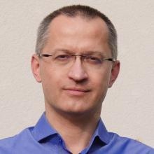 Powiększ obraz: Piotr Ślusarczyk, lekarz wykonujący zabiegi medycyny estetycznej Legnica