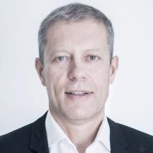 Powiększ obraz: Przemysław Brzóska, lekarz wykonujący zabiegi medycyny estetycznej Warszawa