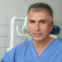 Powiększ obraz: Wiktor Mikołajczyk, stomatolog Kraków