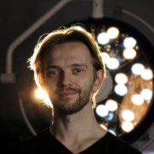 Powiększ obraz: Maciej Mazurek, chirurg plastyczny Warszawa