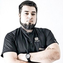 Powiększ obraz: Radosław Luch, lekarz wykonujący zabiegi medycyny estetycznej Wrocław