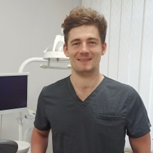 Powiększ obraz: Piotr Majewski, chirurg stomatologiczny Piekary Śląskie