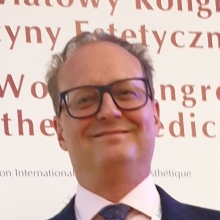 Powiększ obraz: Robert Bałdos, lekarz wykonujący zabiegi medycyny estetycznej Mielec