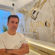 Powiększ obraz: Mariusz Więcek, ginekolog Płock