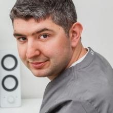 Powiększ obraz: Daniel Nowakowski, stomatolog Kraków