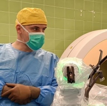 Powiększ obraz: Denis Dubowicki, neurochirurg Tarnów