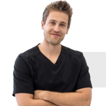 Powiększ obraz: Michał Piwowarek, chirurg plastyczny Warszawa