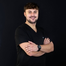 Powiększ obraz: Raman Antsiparuk, stomatolog Wrocław