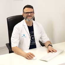 Powiększ obraz: Marcin Mikoś, pulmonolog dziecięcy Poznań