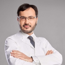 Powiększ obraz: Artur Pasternak, chirurg plastyczny Warszawa